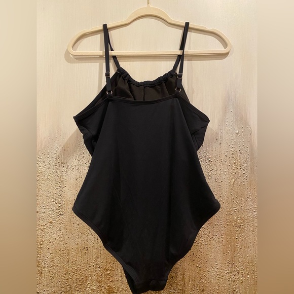 Jantzen Women's Standard Mesh Front Detail Black High Neck One-Piece Swimsuit - Picture 9 of 15